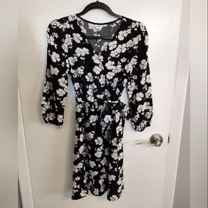 Gap black & white floral dress with bow, size 4 US, never worn but no tags